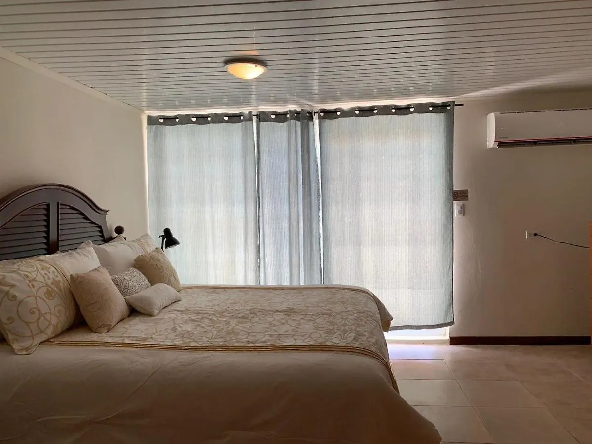 פאלם ביץ' Sandpiper Beach Apartments