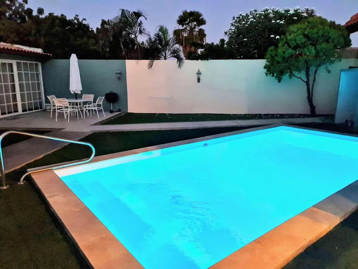 פאלם ביץ' Sandpiper Beach Apartments 0*, פאלם ביץ' ארובה