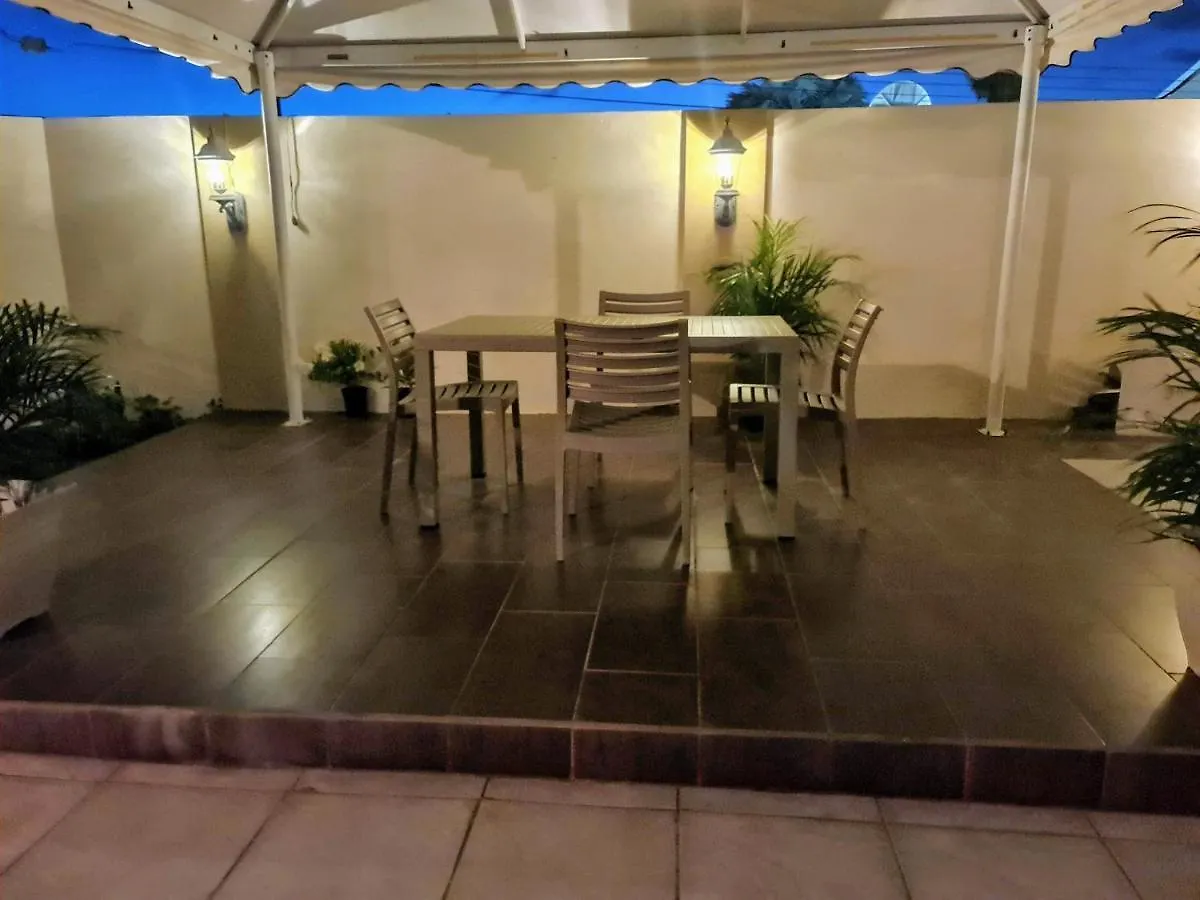 פאלם ביץ' Sandpiper Beach Apartments ארובה